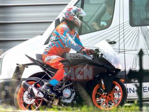  ������Ŀ� ��KTM RC390����·���ع�