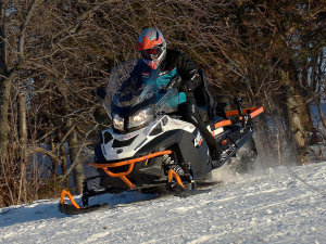  �Ӳ�BRP Ski-Dooѩ��Ħ�� �����Լ�����