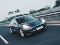 ��˹��Model 3��ײ11�������� ˭�Ĺ���