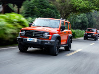 �ǳ��س�������ȫ����̹��300��ײ����