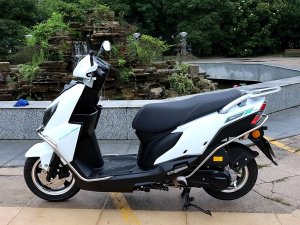  QJMOTOR 125̤�峵�ع� Ŀ��ֱָUY125