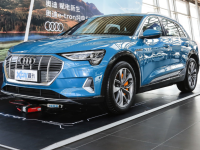 �¿�µ�e-tron������������ ��������