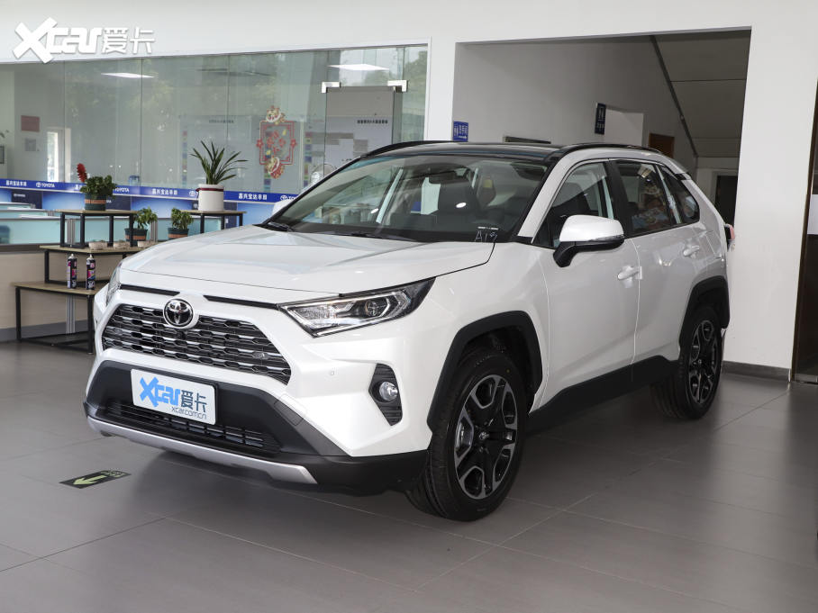 2022款丰田RAV4荣放双擎E+ 售24.88万起