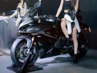 �ĸ��ܳ���800���� Ǯ������³�����