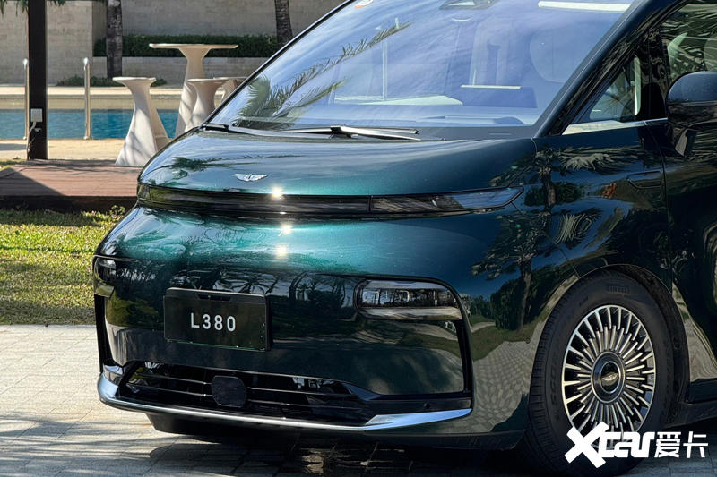 可选4排8座 吉利银河翼真L380卖29.99万起