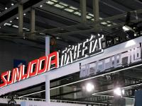 ������֮�٣�23�ڱ���ϯ�����ߵ�ؾ�ͷ��α�ʱ����ס������