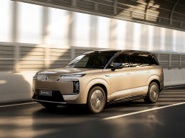 续航960km+首搭AI智能体迪迪虾 腾势N8L纯电上市29.98万起