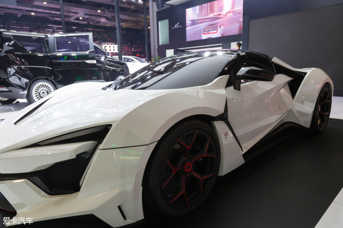 上海车展零距离#美女与野兽