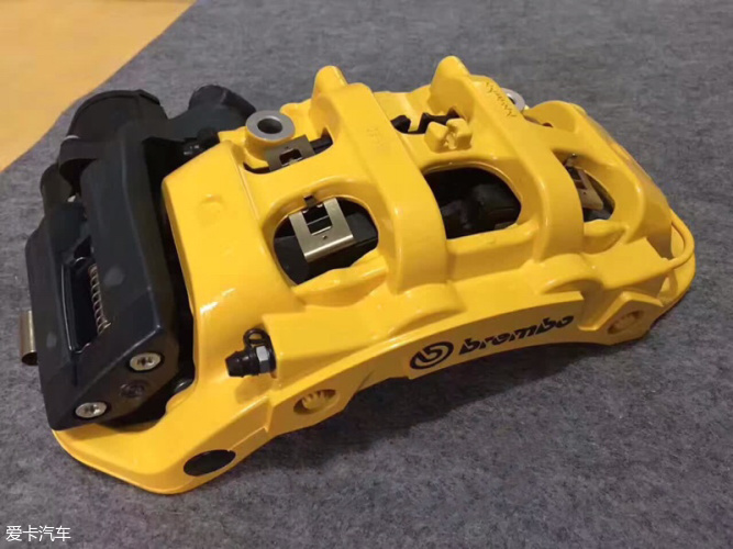 极速制动brembo四活塞带电子手刹