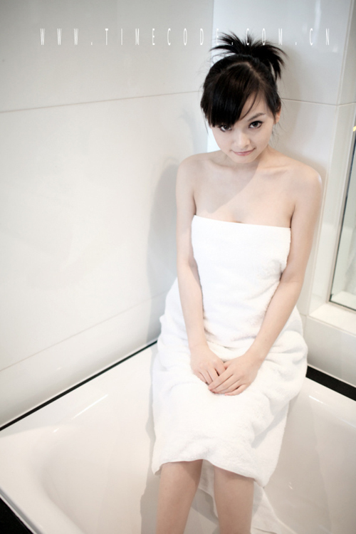 美女出浴图 大眼猫猫又回来了