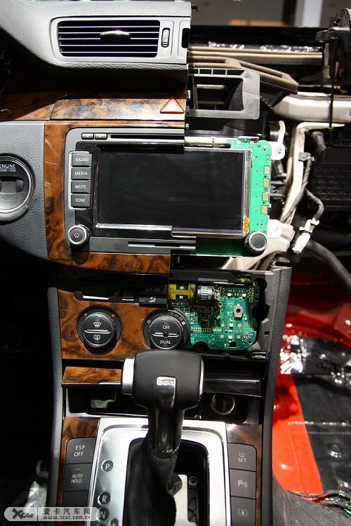 武汉一通店现场体验一汽大众台迈腾解剖车