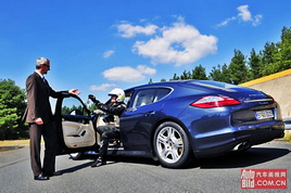 ���ܳ��������� �Լݱ�ʱ��Panamera 4S