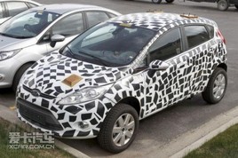 ���껪SUV �����˸���չ������������