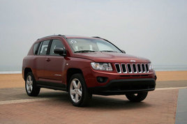 �Ŀ��ʺϡ���һ����ͯ�ڽ��ε�SUV����