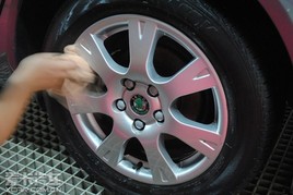 ϴ����ˢ��̥�Ϲ�� С�ļ�����̥�ϻ�