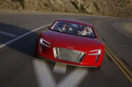 �����¼�Ԫ �����Լݰµ�e-tron���