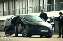 9�·����˸��׷� ȫ��˼��������µ���