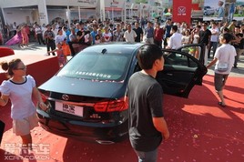 ���������״βμ�Ѳչ ���վ����Ʒ��