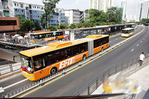 首頁 廣州車市 交通信息 巨無霸公交試運營 亞運後建設第2條brt