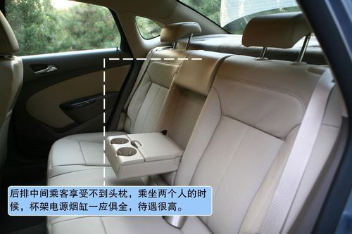 后排提供了4/6分拆放倒,为收纳大