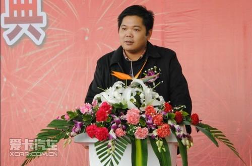 彭州市长助理杨胜余先生致词吴女士和杨先生为雄狮点睛精彩的舞狮表演