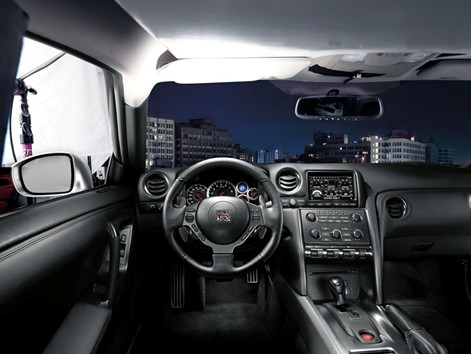 &nbsp;&nbsp;&nbsp;2012款gt-r内饰基本没有改变,黑色的内饰很符合gtr