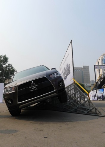 挑战无极限进口三菱西安试乘会成功落幕 爱卡汽车移动版