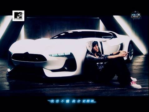 华语乐坛天王周杰伦十分喜欢这款概念车,专门借用拍摄其新歌《自导自