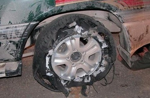 谈轮胎常见故障 开车误操作导致轮胎爆裂