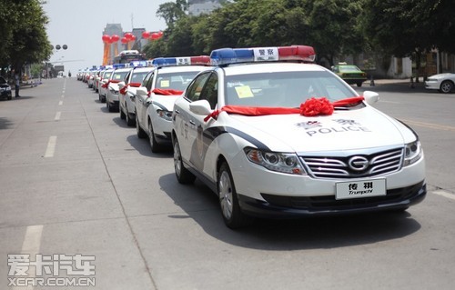 打造"最帅警车"    近日,70辆传祺轿车成为四川公安系统警务用车