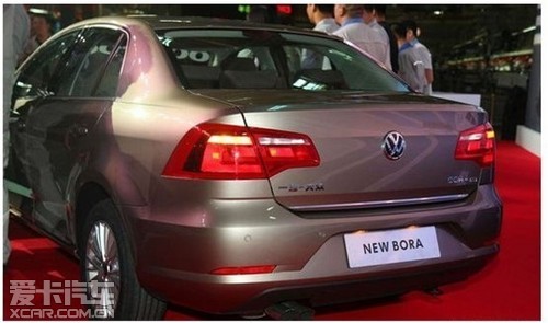 全新宝来的尾灯与现款轮廓差异不大,但内部灯组进行了重新设计