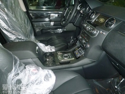 2013款路虎发现四黑白铜天津保税区现车3.0T降价