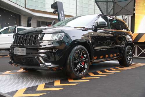 全新进口jeep大切诺基srt8抢占新纪元