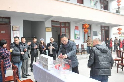 建国客户俱乐部&ldquo;关爱老人，温泉之旅&rdquo;