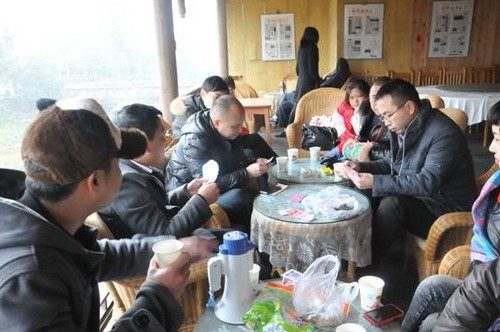 建国客户俱乐部&ldquo;关爱老人，温泉之旅&rdquo;