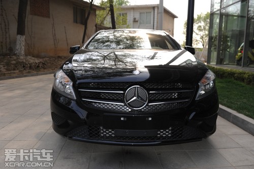 紧凑行列中的大奔实拍全新奔驰a180