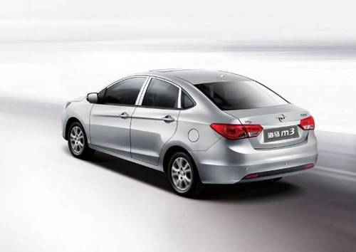 资深驾校教练试驾海马m3 操控好油耗少