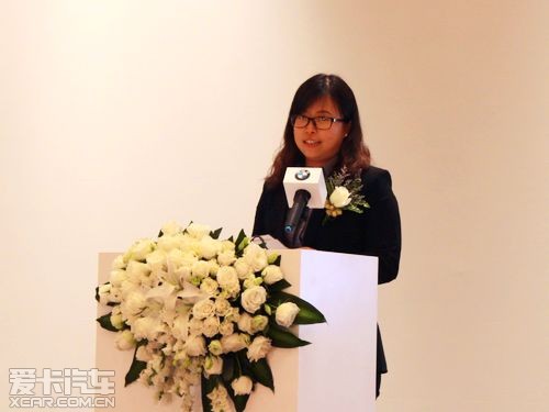 宝马东区高级销售经理吕静向上海嘉里酒店交付钥匙在为上海浦东嘉里城