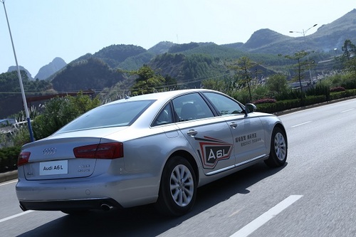 奥迪彩色a6l续写王者传奇柳州城市巡游体验站