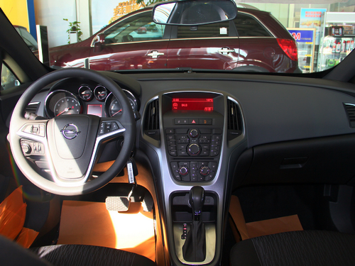 新欧宝雅特gtc登陆上海中进欧宝展厅