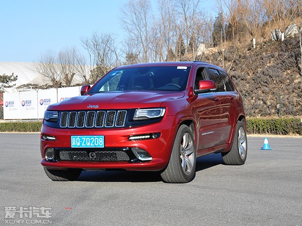 百公里加速4.9s 体验jeep大切诺基srt8