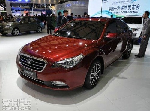 "两会"中的"明星" 中国车红旗奔腾