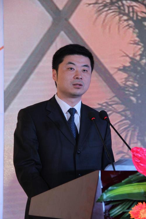 (图)上汽安吉二手车常务副总经理钟磊宣布安吉二手车河南公司开业并