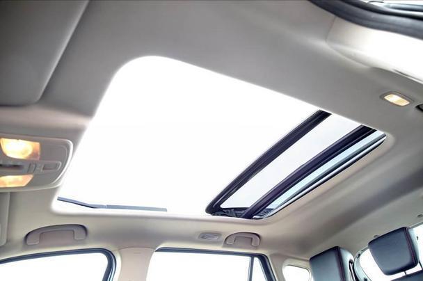 长安铃木锋驭可开启全景电动天窗