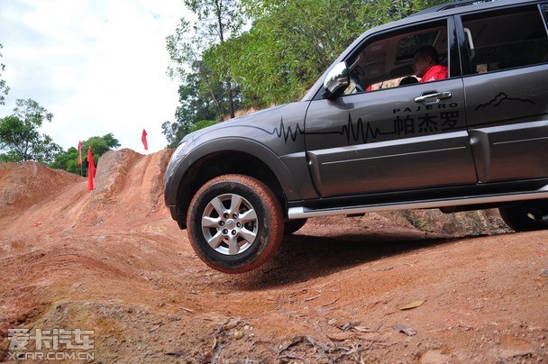 山地试驾三菱帕杰罗