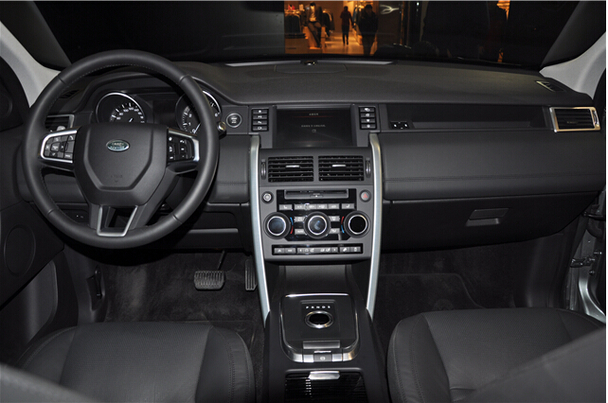 &nbsp;&nbsp;&nbsp;&nbsp;内饰方面,路虎发现神行整体内饰布局偏向