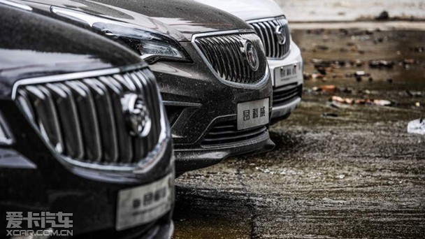 SUV۴˹㳡