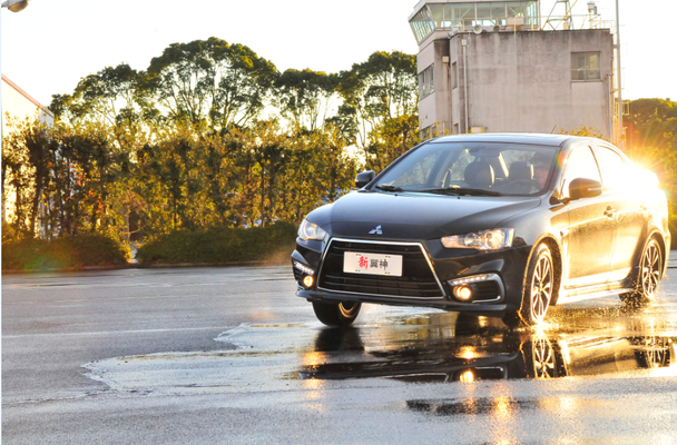 正文:12月6日,三菱新翼神亮相日本,在三菱汽车冈崎工厂举办"5945我就