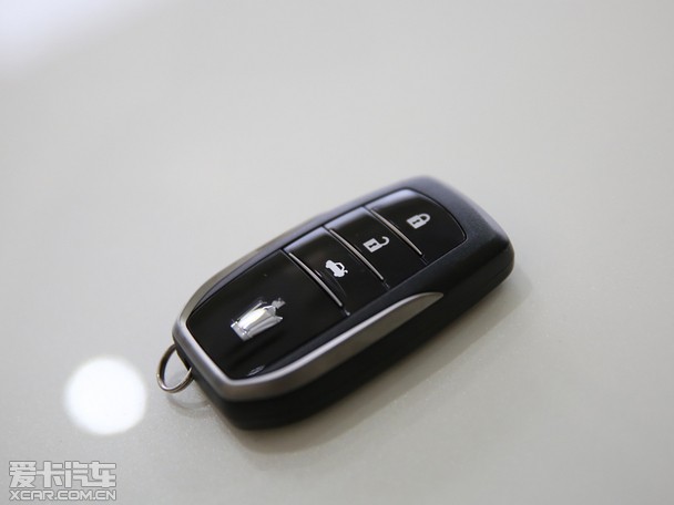 霎那间返老还童实拍丰田全新crown皇冠