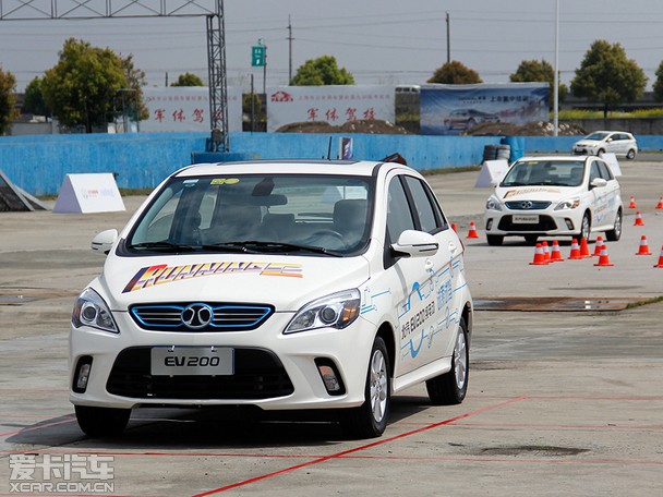 非凡电动汽车 ijNmJ71HWs142856882212861428568822.jpg
